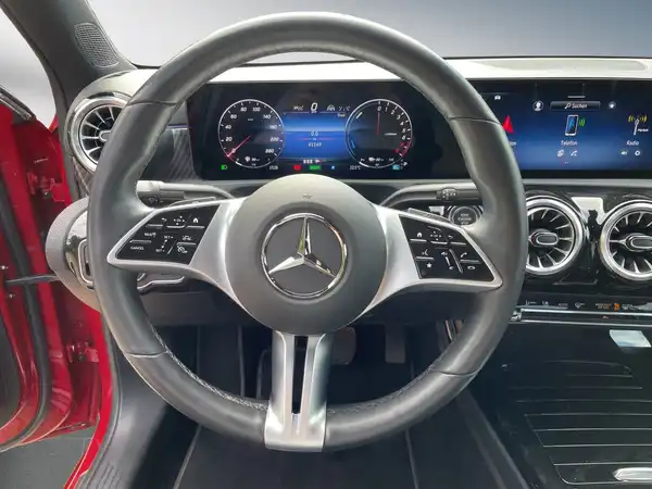 MERCEDES-BENZ A 250 (11/15)