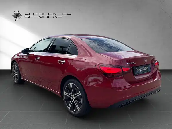MERCEDES-BENZ A 250 (4/15)
