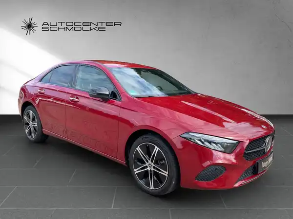 MERCEDES-BENZ A 250 (8/15)