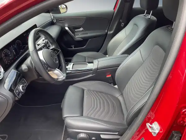 MERCEDES-BENZ A 250 (10/15)