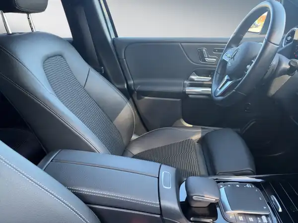 MERCEDES-BENZ B 200 (11/15)