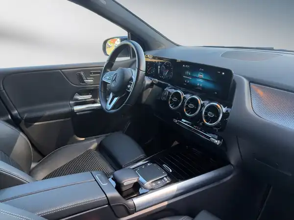 MERCEDES-BENZ B 200 (10/15)