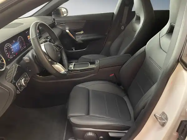 MERCEDES-BENZ CLA 180 (10/15)
