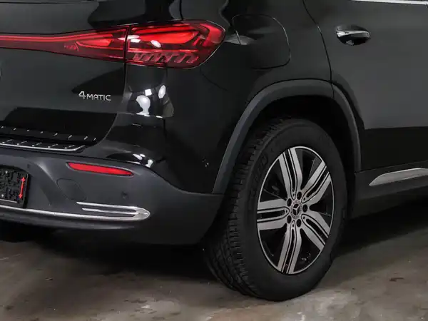 MERCEDES-BENZ EQA 300 (5/15)