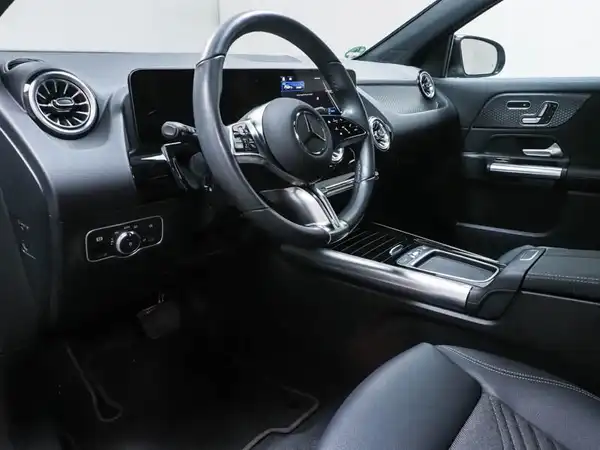 MERCEDES-BENZ EQA 300 (7/15)