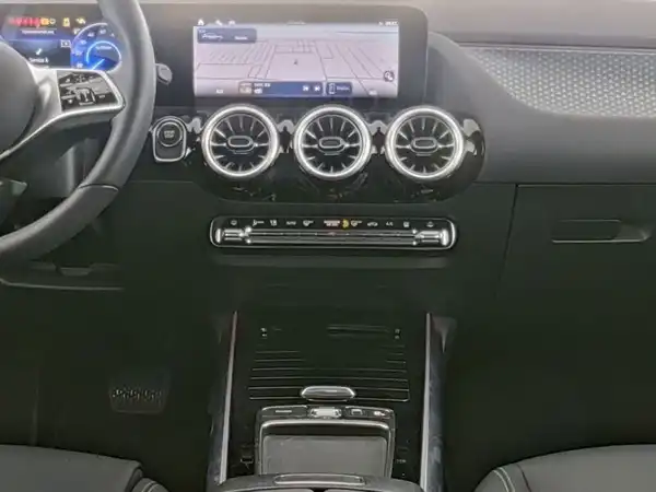 MERCEDES-BENZ EQA 250+ (6/13)