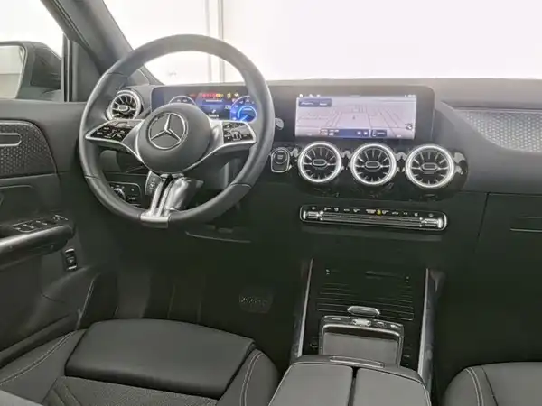 MERCEDES-BENZ EQA 250+ (7/13)