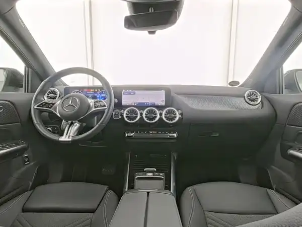 MERCEDES-BENZ EQA 250+ (8/13)
