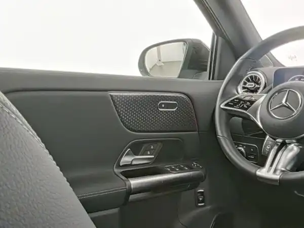 MERCEDES-BENZ EQA 250+ (10/13)