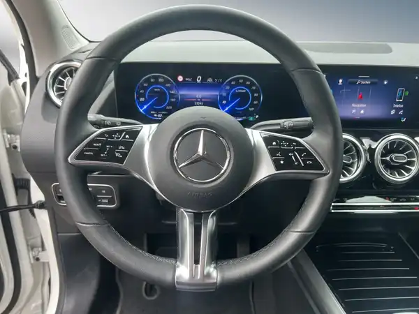 MERCEDES-BENZ EQA 250+ (11/15)