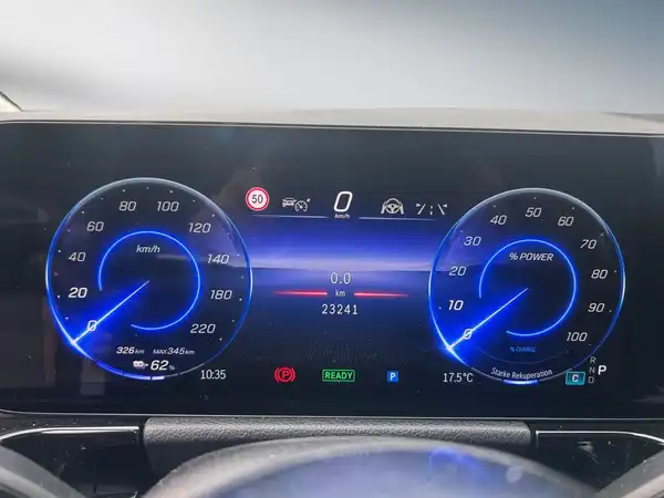 MERCEDES-BENZ EQA 250+ (12/15)