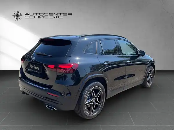 MERCEDES-BENZ GLA 200 (6/15)