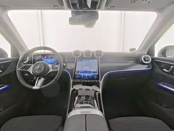 MERCEDES-BENZ GLC 200 (8/13)