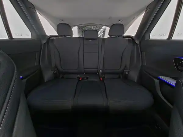MERCEDES-BENZ GLC 200 (9/13)