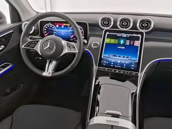 MERCEDES-BENZ GLC 200 (6/13)
