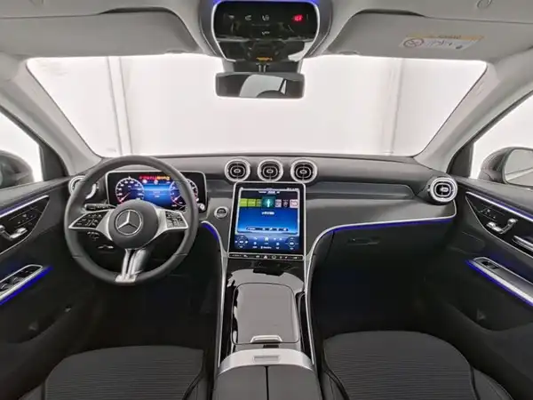 MERCEDES-BENZ GLC 200 (8/13)