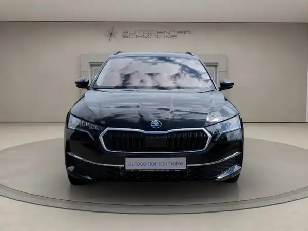 ŠKODA OCTAVIA (2/15)