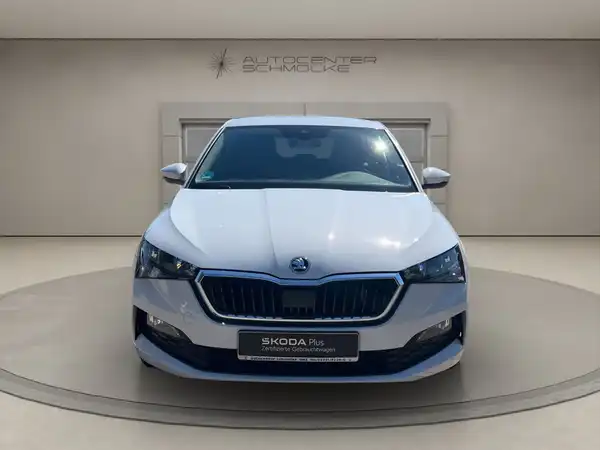 ŠKODA SCALA (2/15)