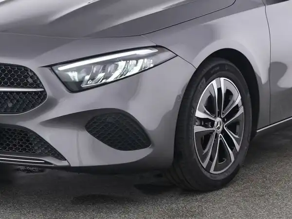 MERCEDES-BENZ A 180 (4/13)