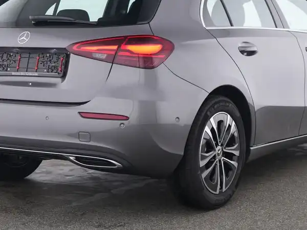 MERCEDES-BENZ A 180 (5/13)