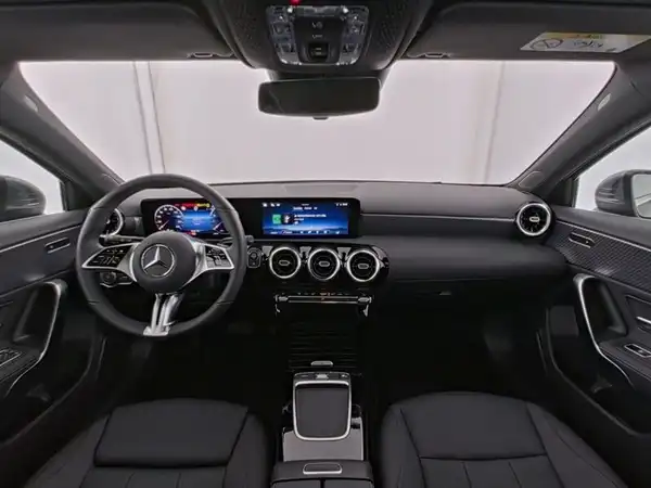 MERCEDES-BENZ A 180 (6/13)