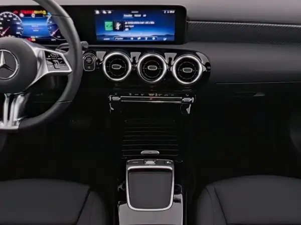 MERCEDES-BENZ A 180 (7/13)