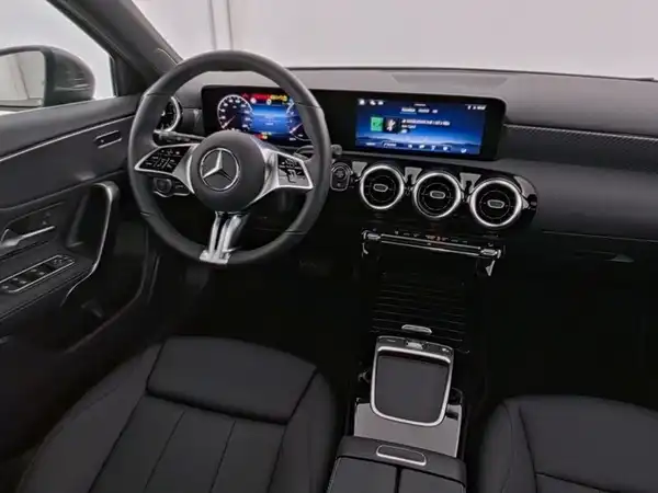 MERCEDES-BENZ A 180 (8/13)