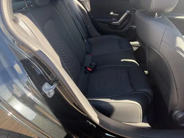 MERCEDES-BENZ A 180 (12/15)