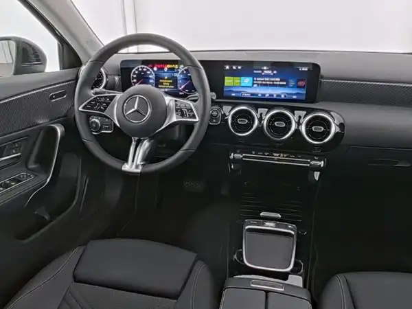 MERCEDES-BENZ A 180 (8/13)