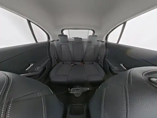MERCEDES-BENZ A 180 (9/13)