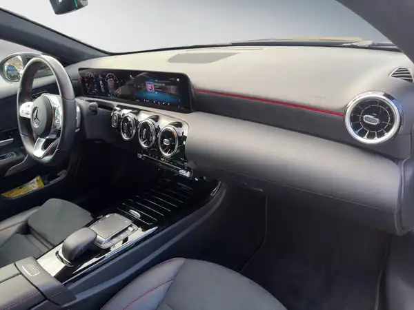 MERCEDES-BENZ A 180 (11/15)