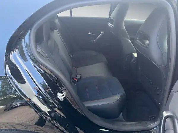 MERCEDES-BENZ A 180 (12/15)