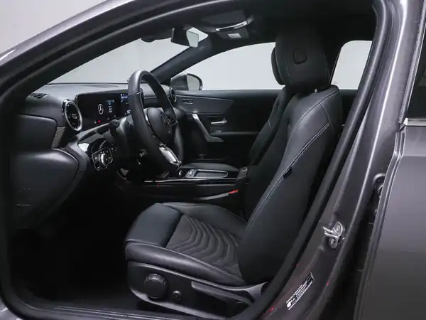 MERCEDES-BENZ A 180 (6/14)