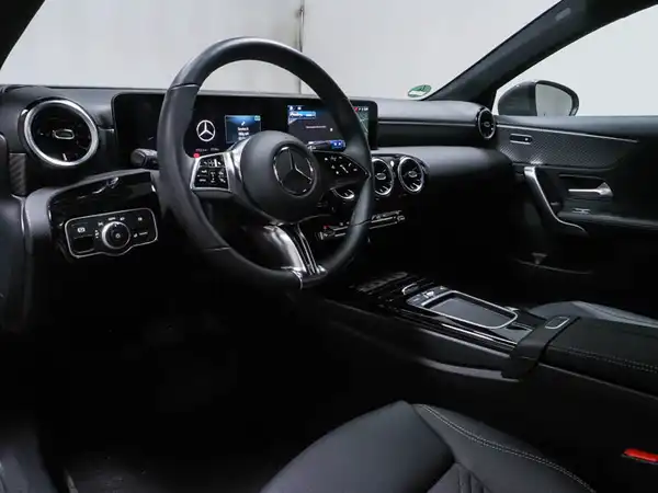 MERCEDES-BENZ A 180 (7/14)