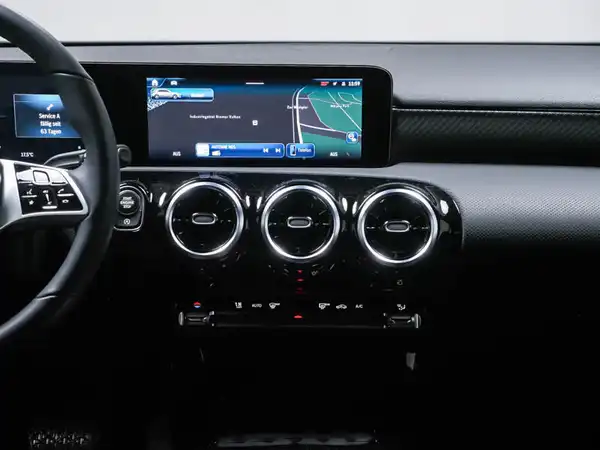 MERCEDES-BENZ A 180 (8/14)