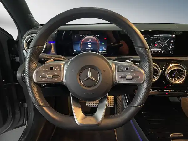 MERCEDES-BENZ A 250 (11/15)