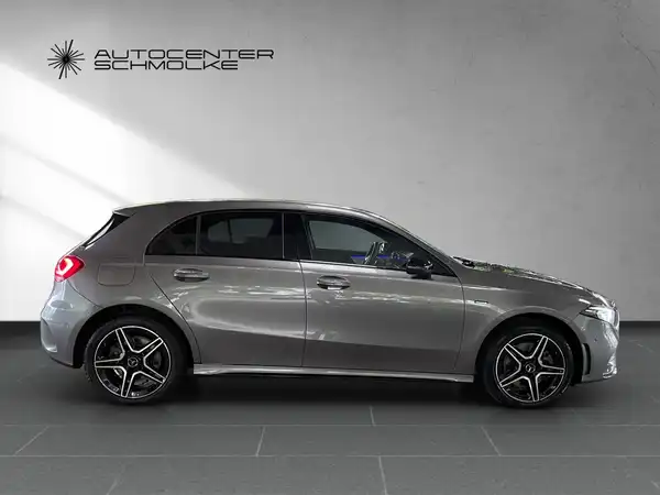 MERCEDES-BENZ A 250 (7/15)