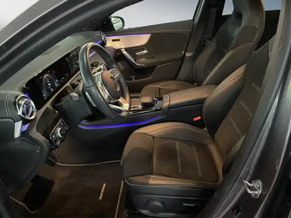MERCEDES-BENZ A 250 (10/15)