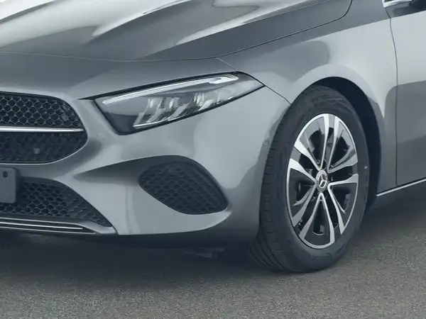 MERCEDES-BENZ A 180 (4/13)