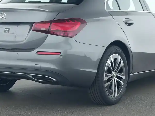 MERCEDES-BENZ A 180 (5/13)