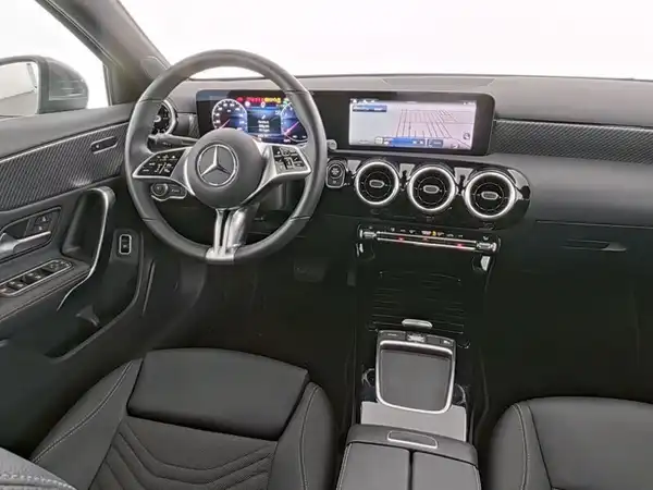 MERCEDES-BENZ A 180 (7/13)