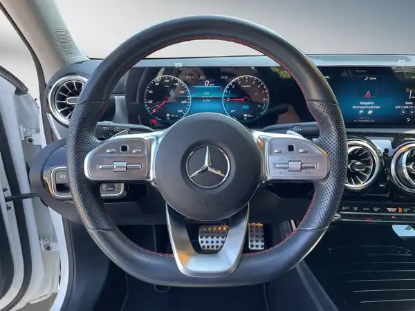 MERCEDES-BENZ A 250 (11/15)