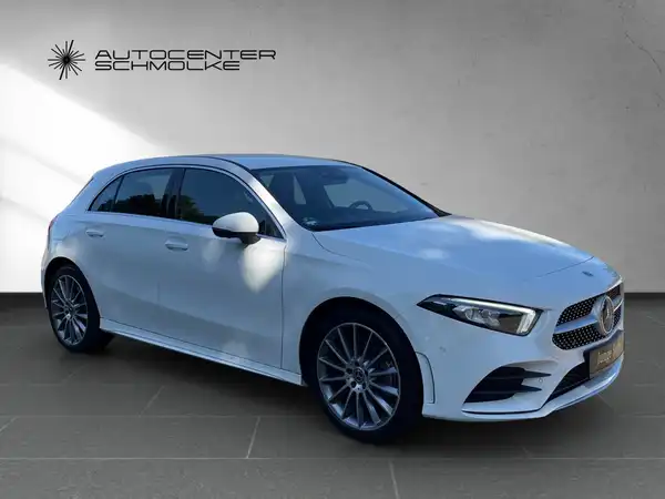 MERCEDES-BENZ A 250 (8/15)