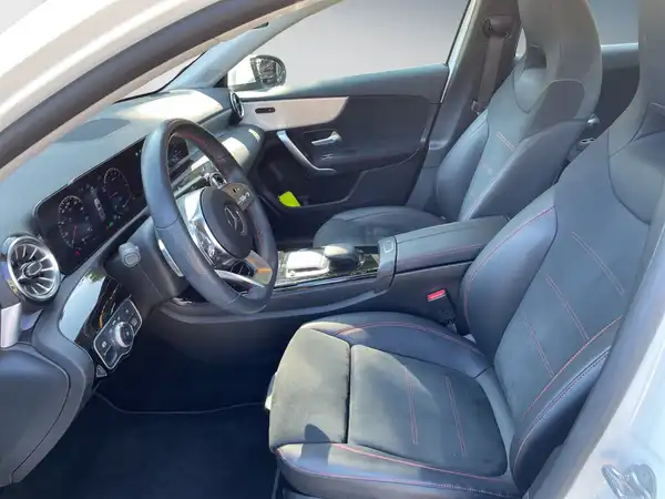 MERCEDES-BENZ A 250 (10/15)