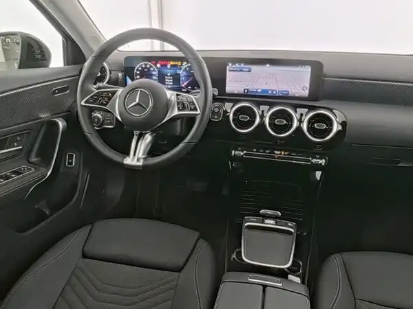 MERCEDES-BENZ A 180 (6/13)