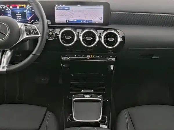MERCEDES-BENZ A 180 (7/13)