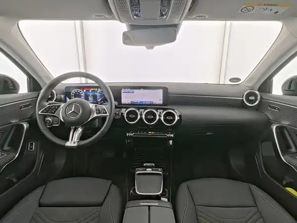 MERCEDES-BENZ A 180 (8/13)