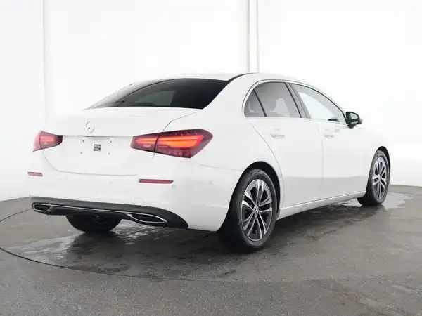 MERCEDES-BENZ A 180 (3/13)