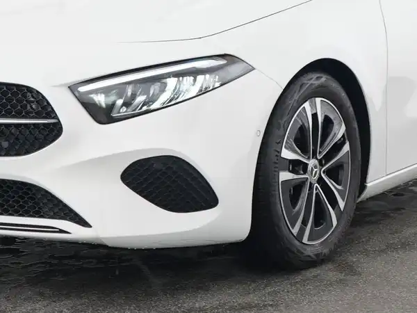 MERCEDES-BENZ A 180 (4/13)