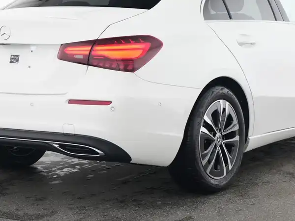MERCEDES-BENZ A 180 (5/13)